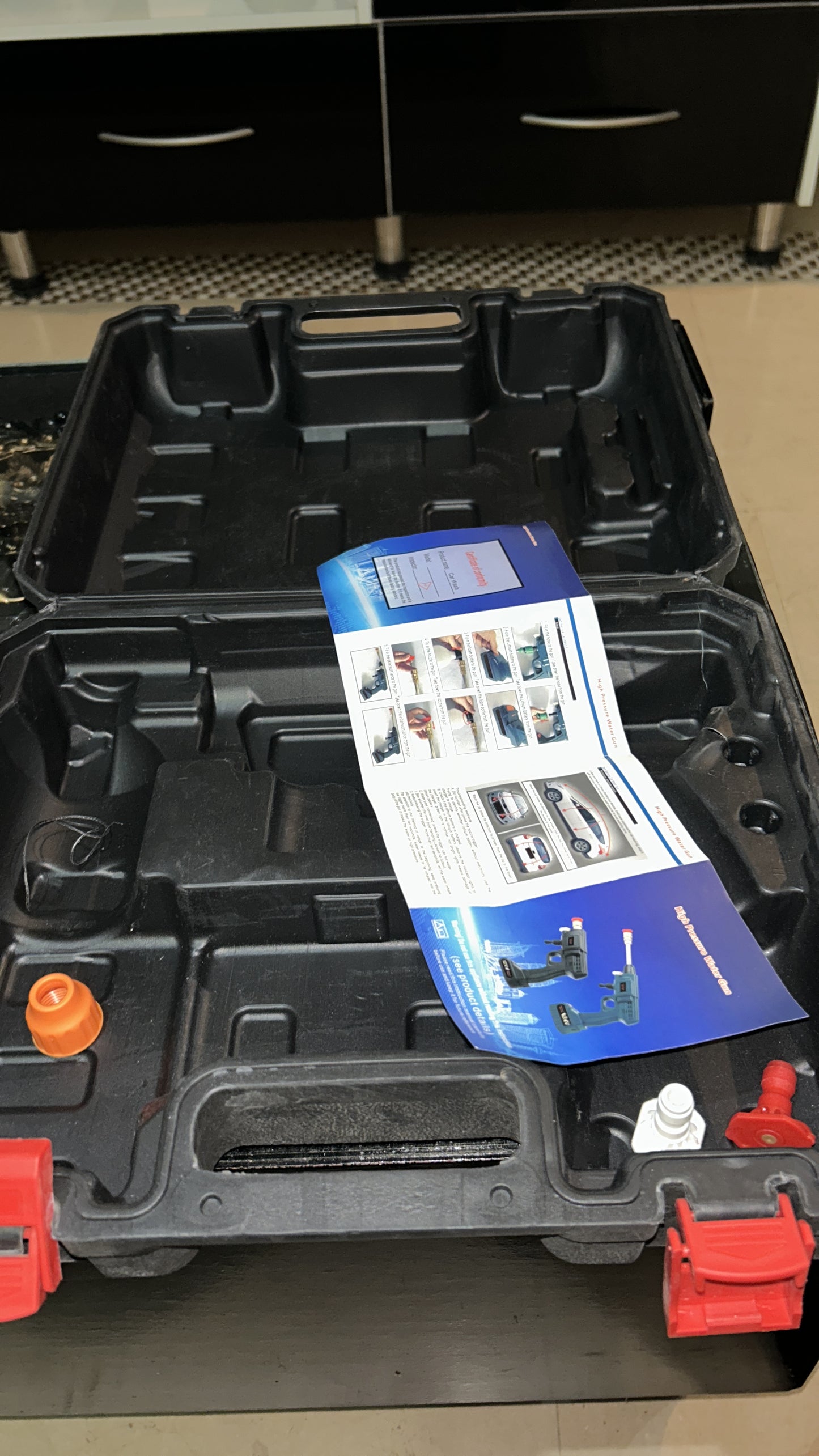 Rechargeable Pressure Washer | Best for Solar Panels and Cars