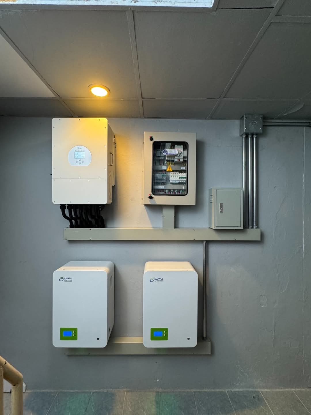 LVFU LFW 51-200 10kWh 51.2V Wall-Mounted Lithium Battery (LiFePO4) – Pakistan